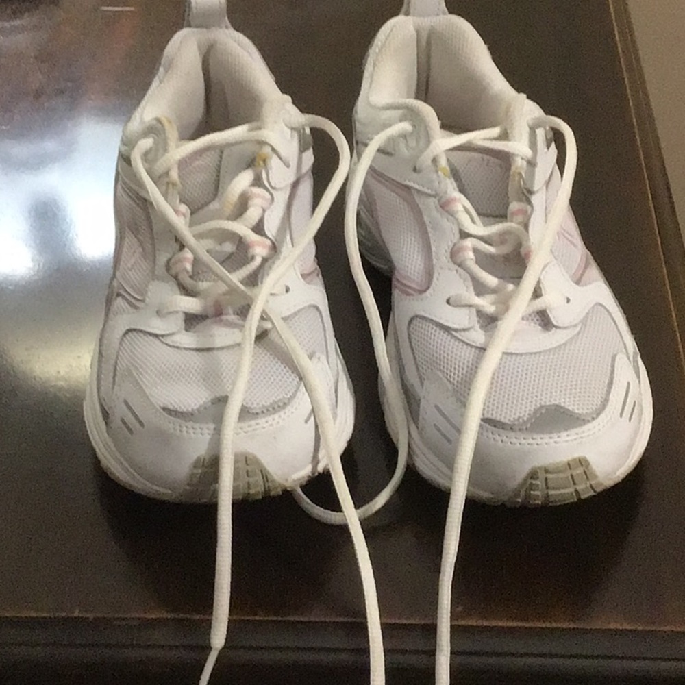 Women’s white Reebok athletic shoes 9.5